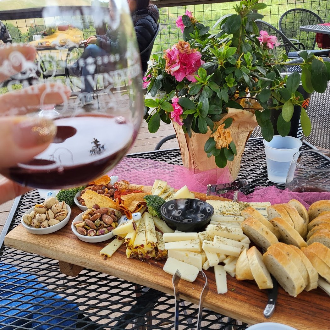 CAPTAIN VINEYARDS 1