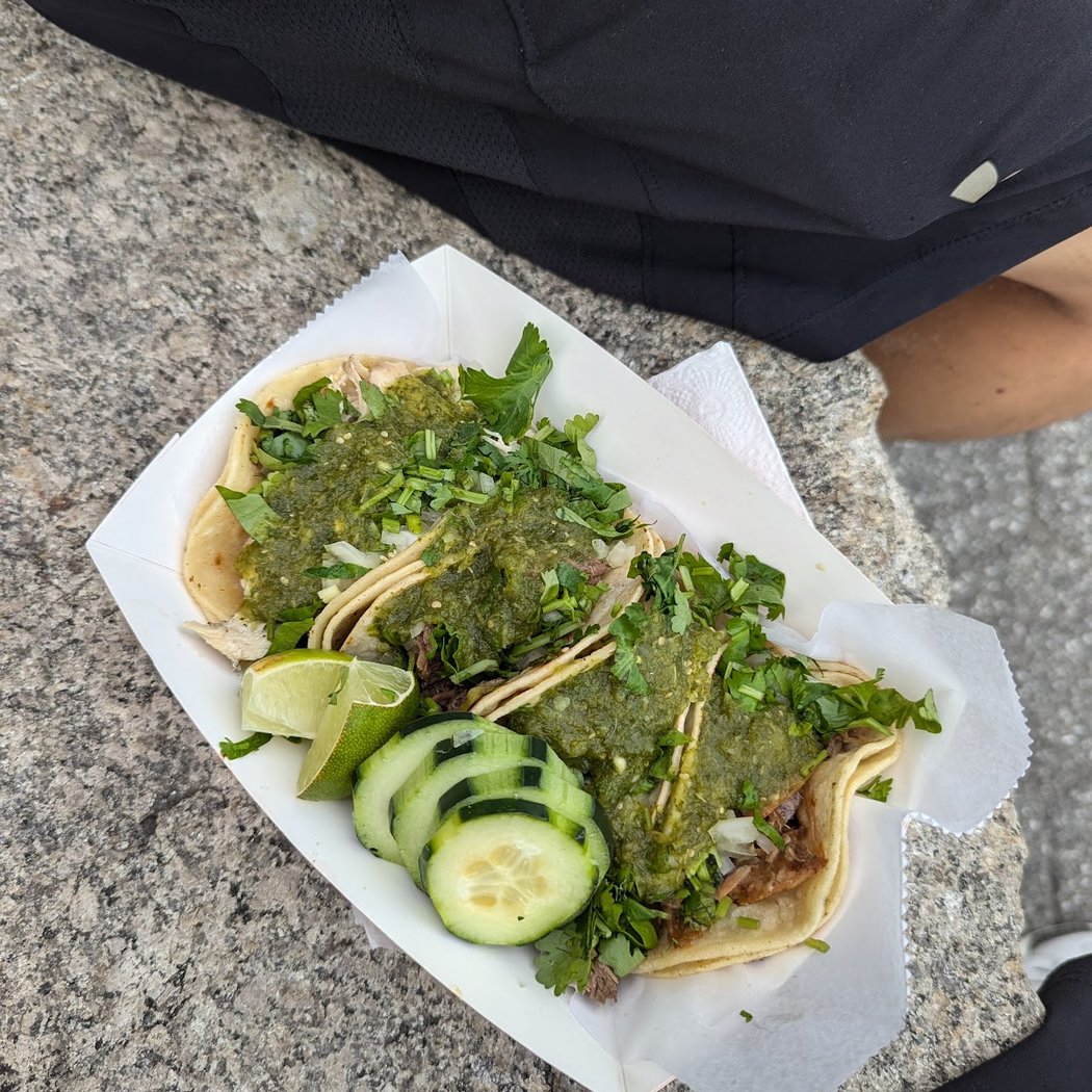 Taco azul... note: when it rains sometimes i dont open 3