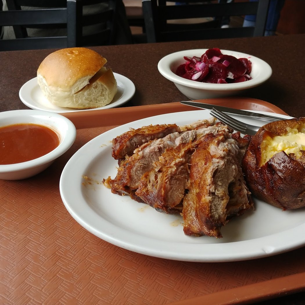 Pete's Bar-B-Que 3