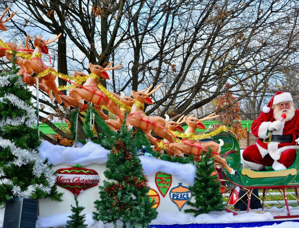 Garden City Santaland Parade 1
