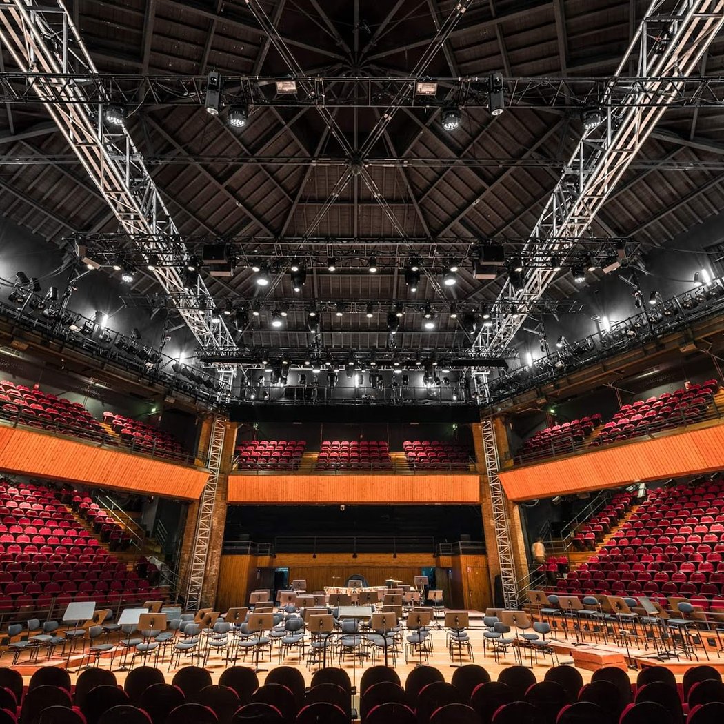 La Halle aux Grains 1