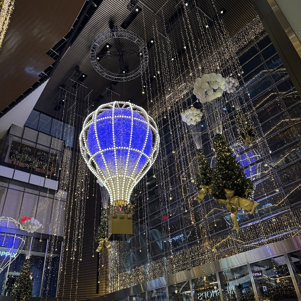 The Mall at Hudson Yards 2