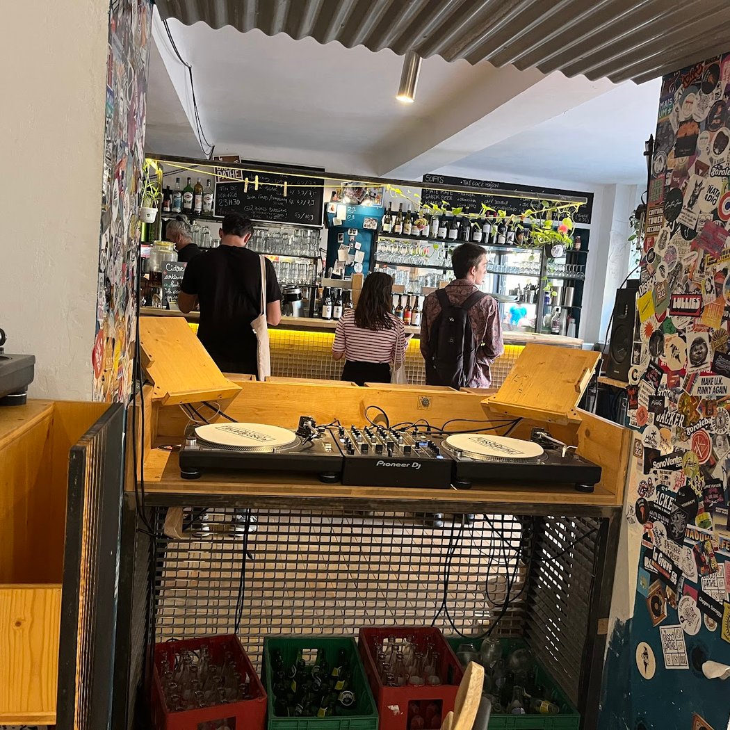 Le Discopathe Café Bar Disquaire 3