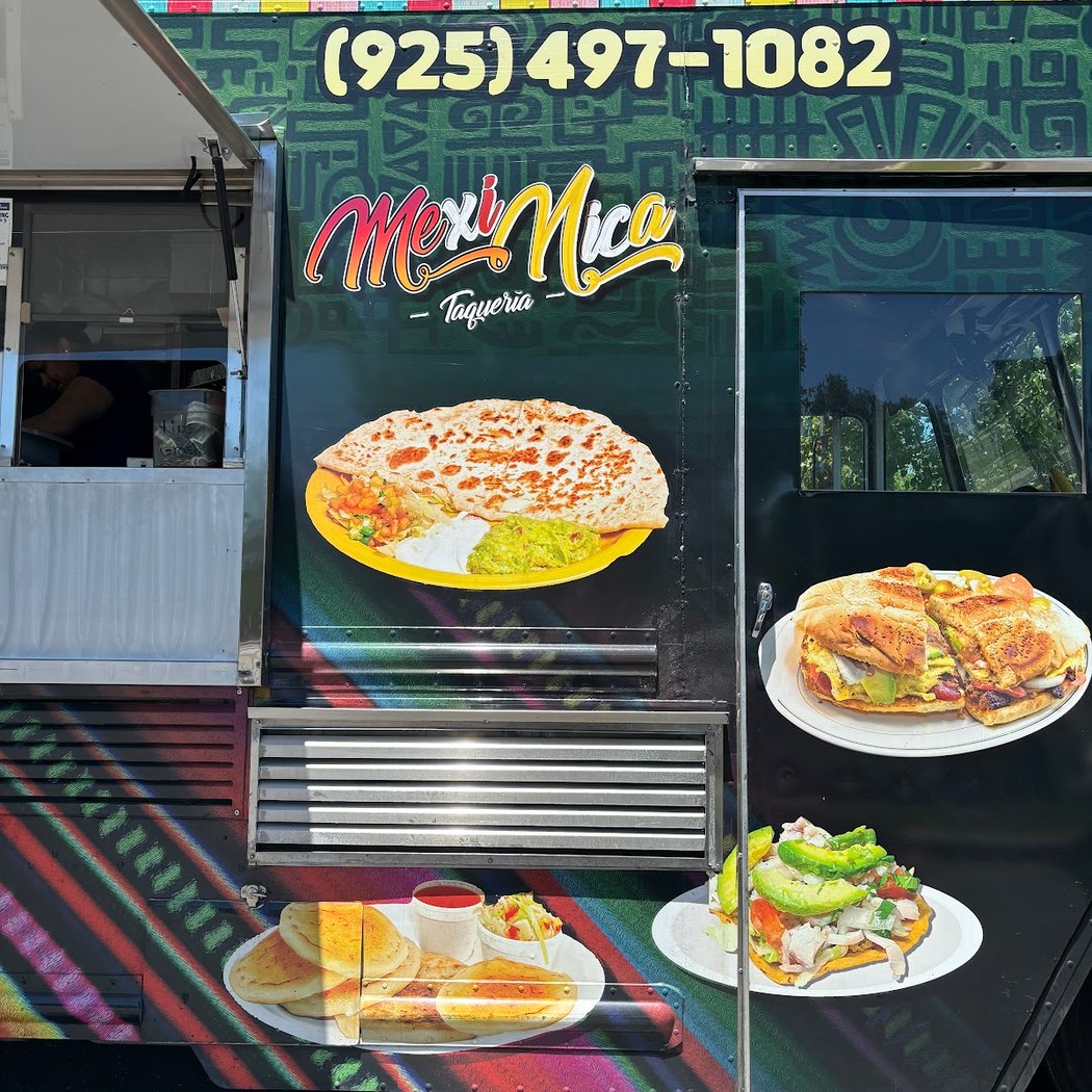 MexiNica Taco Truck 1