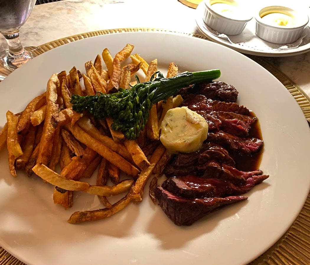 Le Petit Bistro 3