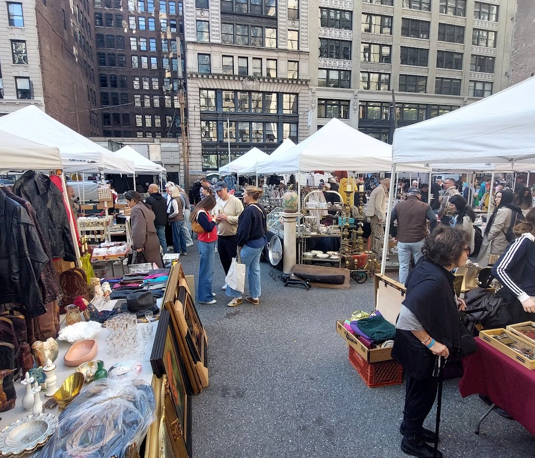 Parking lot bazar 3
