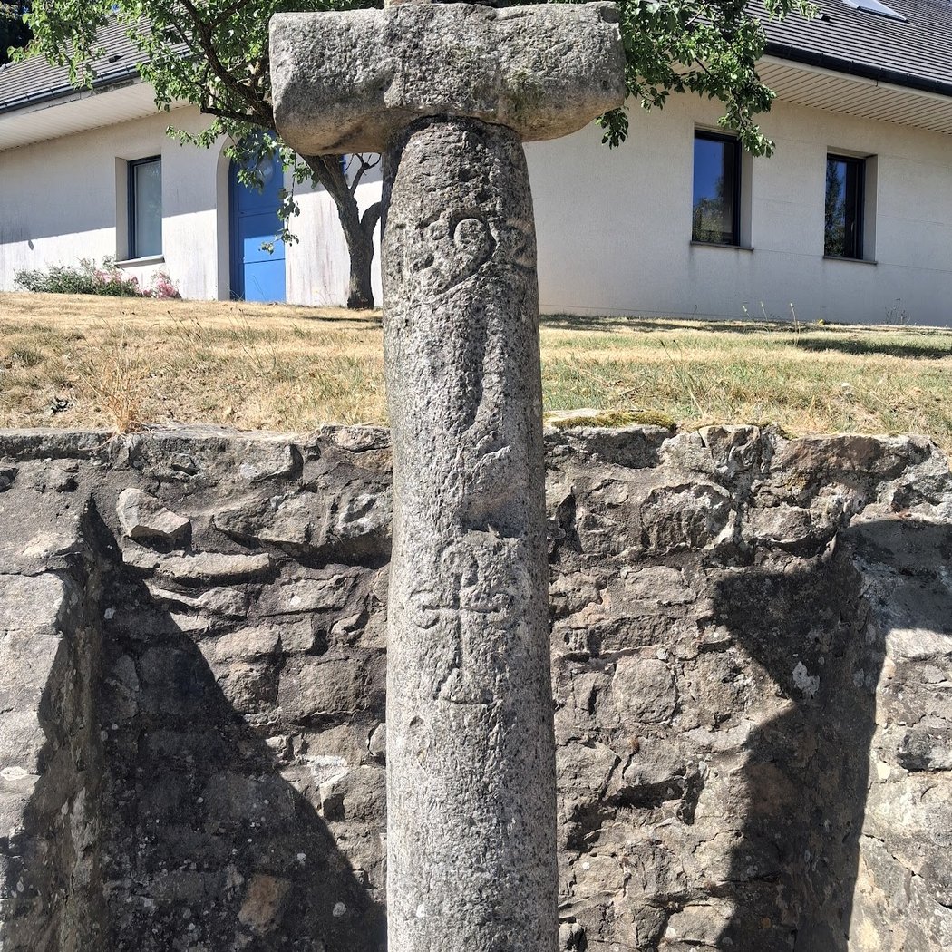 Croix de grès 1