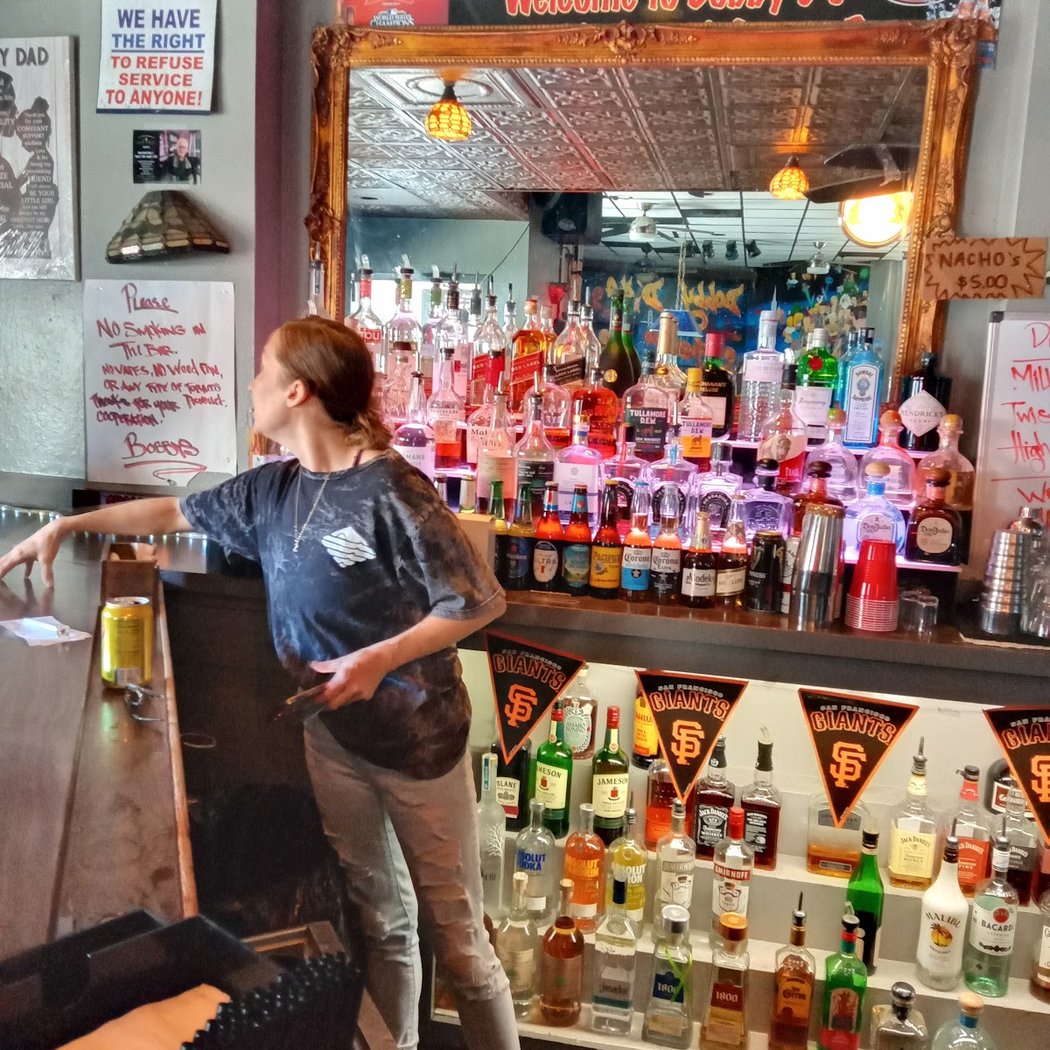 Bobby D's Cocktail Lounge & Sports Bar 3