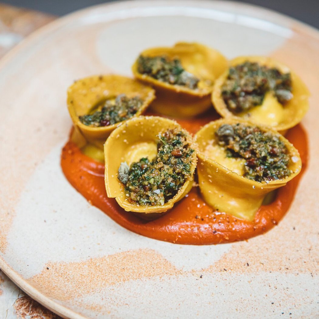 mesa de HOY - PlantBased Restaurant 4