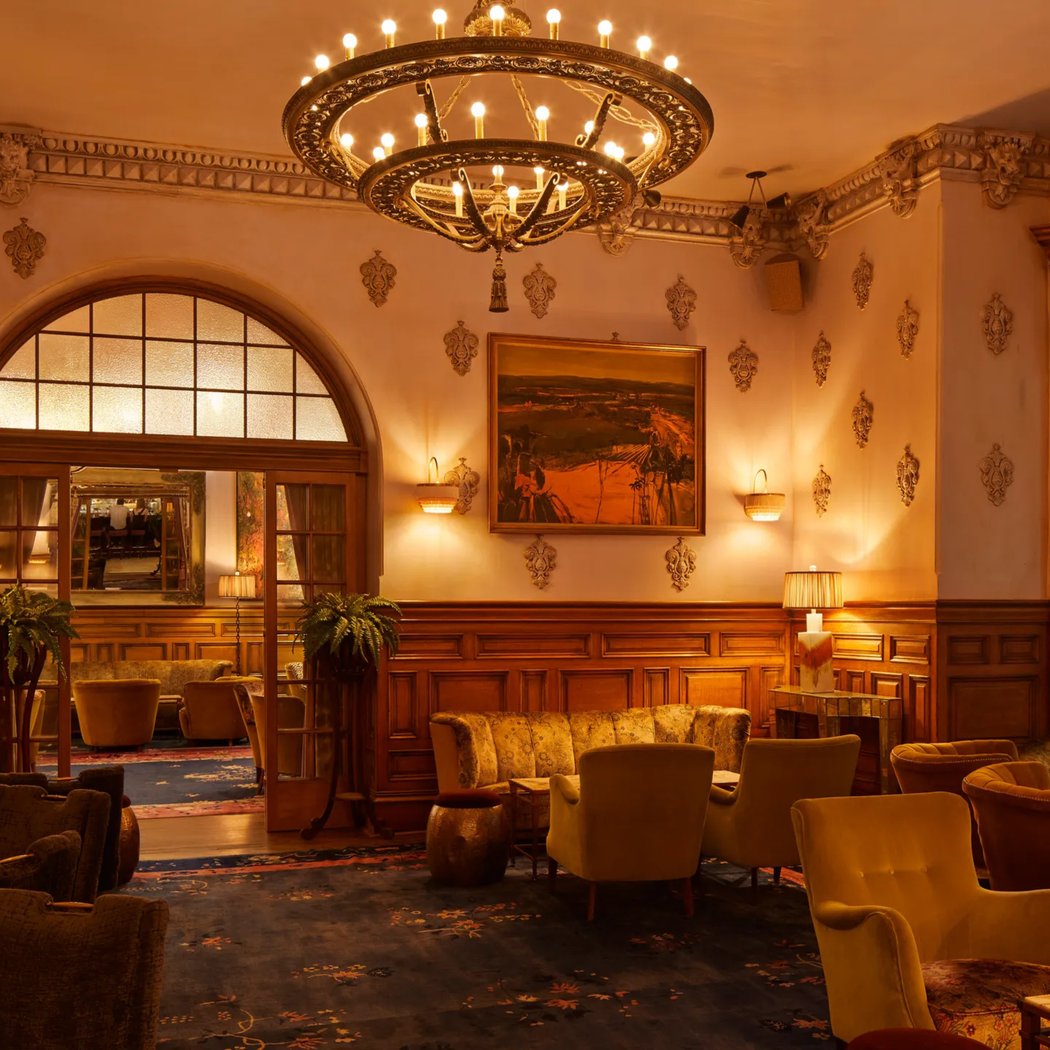 The Lobby Bar 3