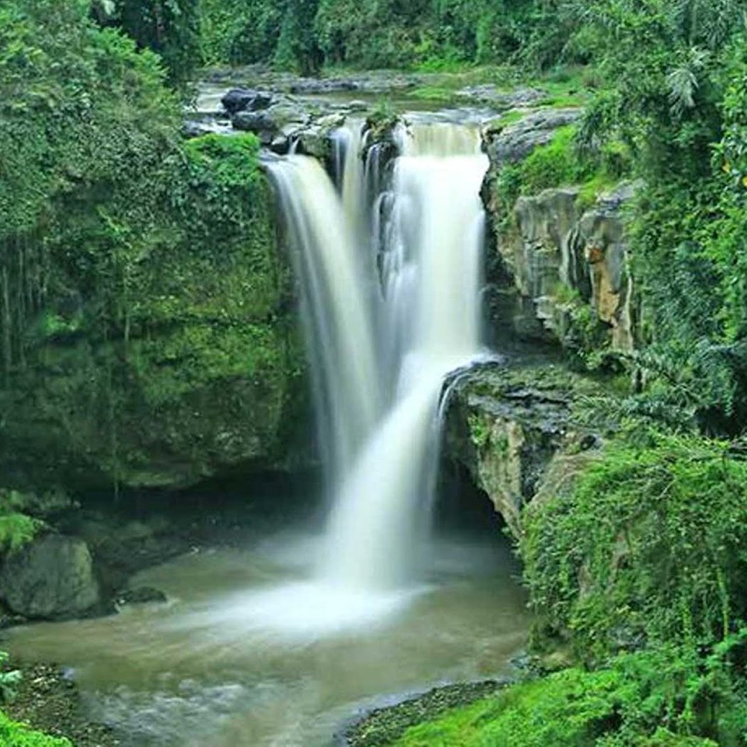 Tegenungan Waterfall 1