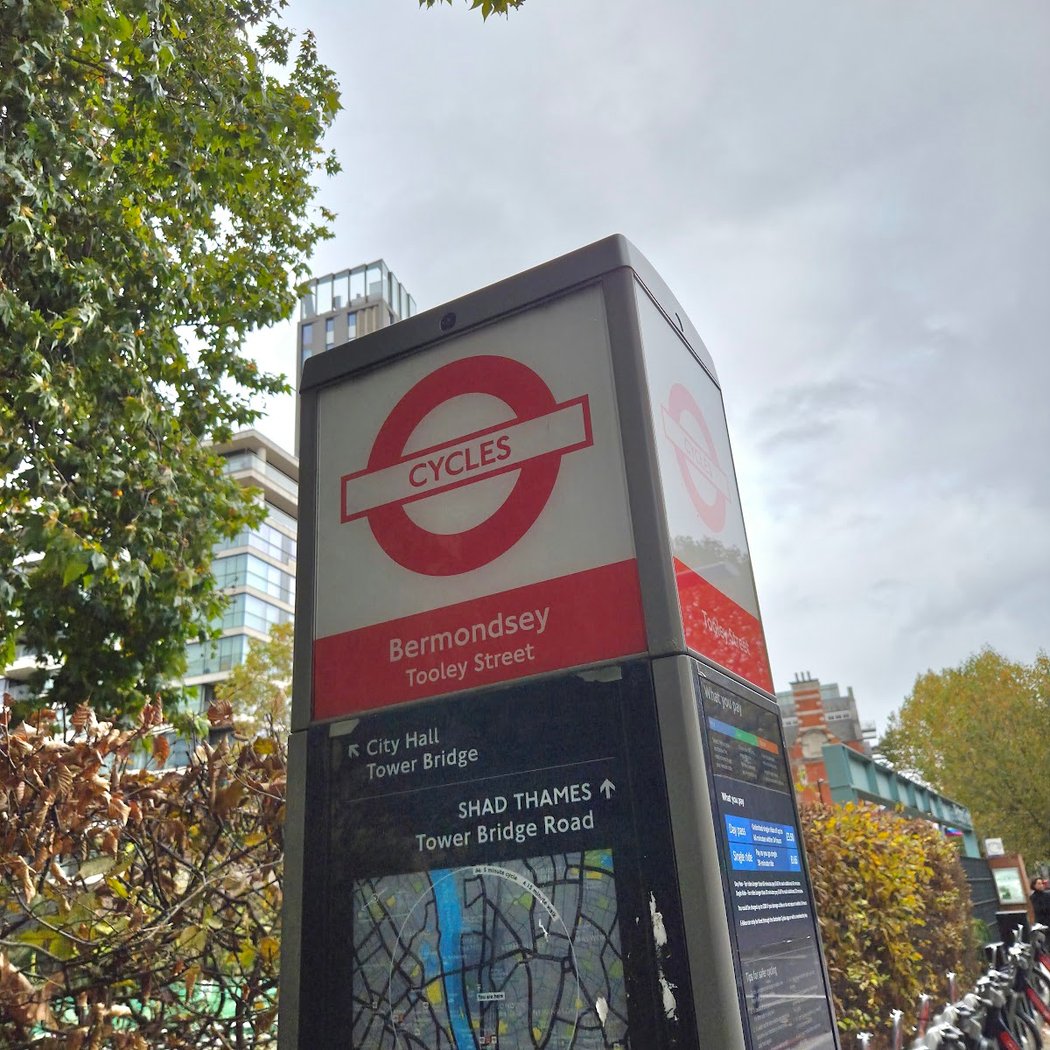 Santander Cycles: Tooley Street, Bermondsey 3