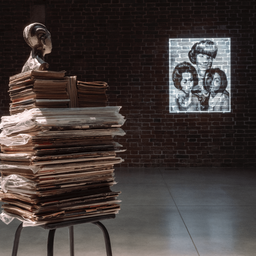 Lorna Simpson Exhibition 1