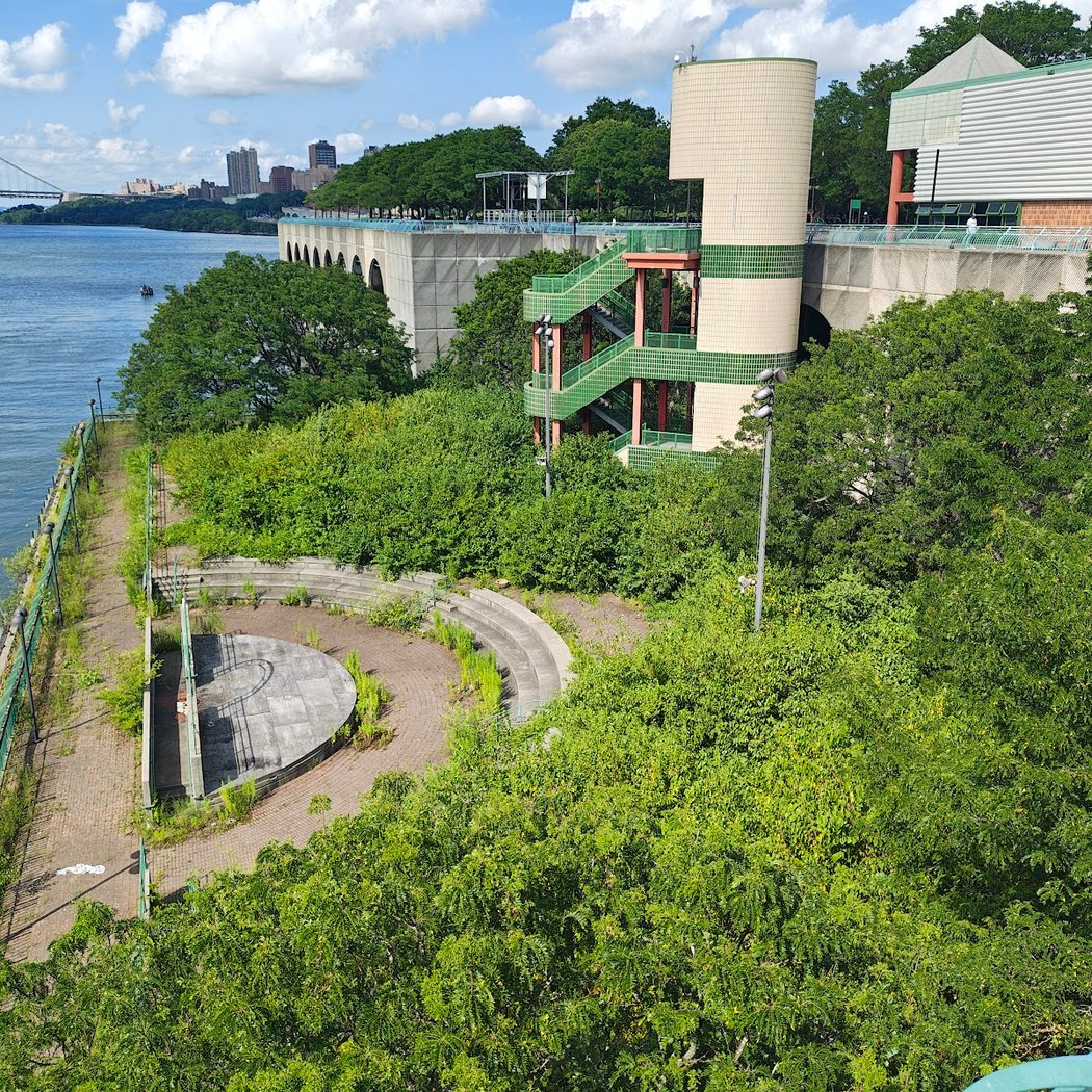Amphitheater (Riverbank State Park) 1