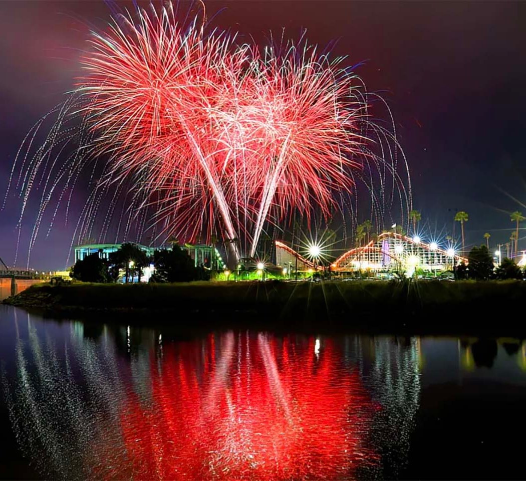 Santa Cruz Beach Boardwalk: Season Opening Fireworks 1