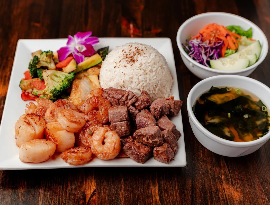 Wakatobi Japanese Grill Hibachi and Sushi 2