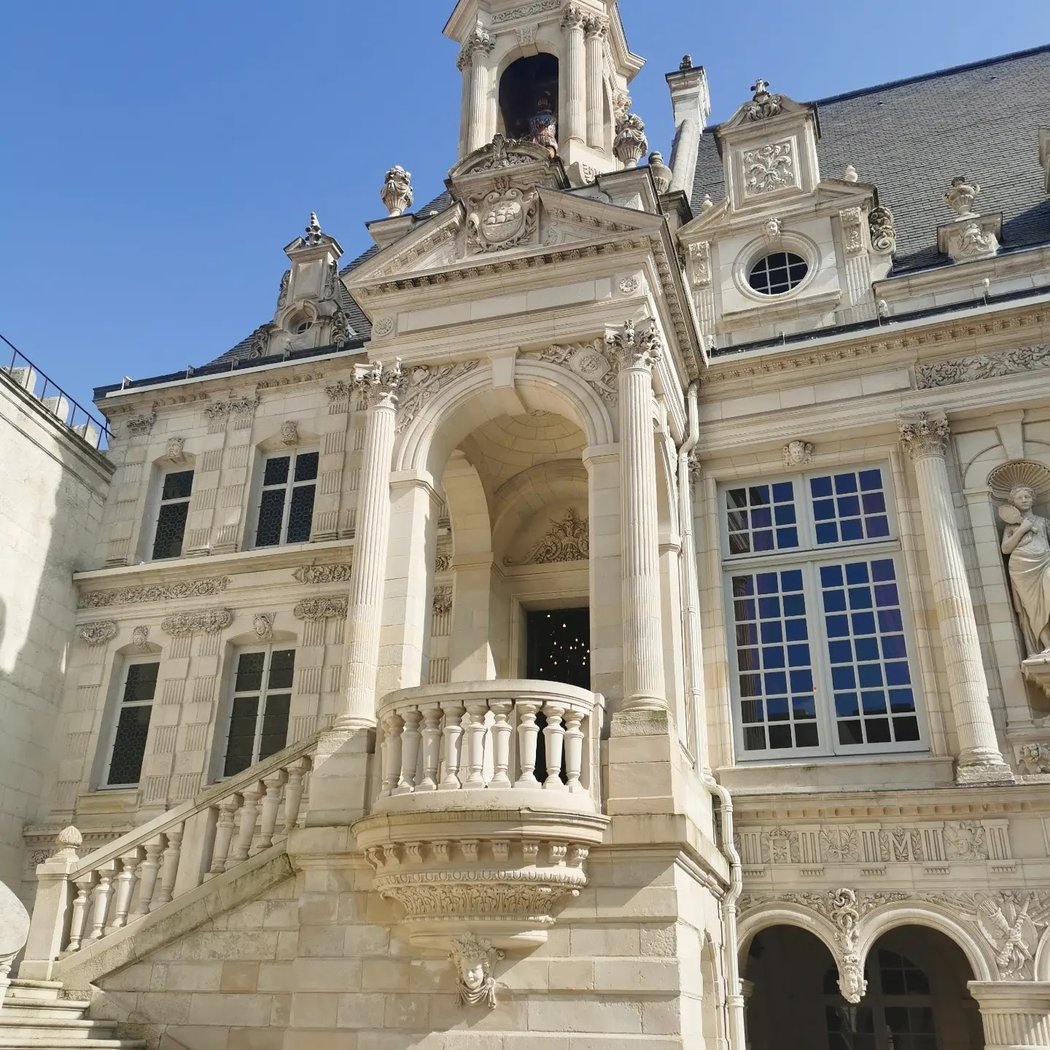 Place de l'Hôtel de ville 1
