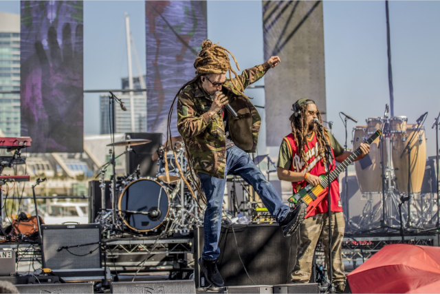Reggae Sunday: Mic Dangerously & E.N. Young Live at SeaLegs at the Beach 1