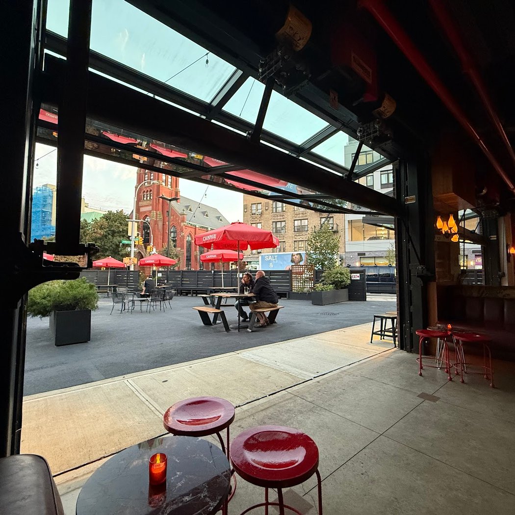 Hank’s Bar 2