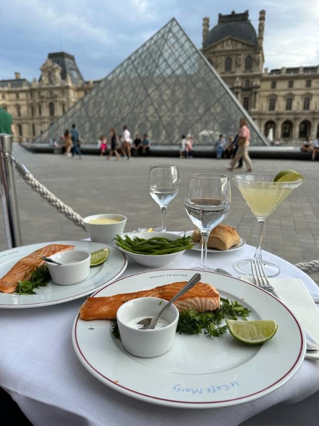 Le Café Marly 1