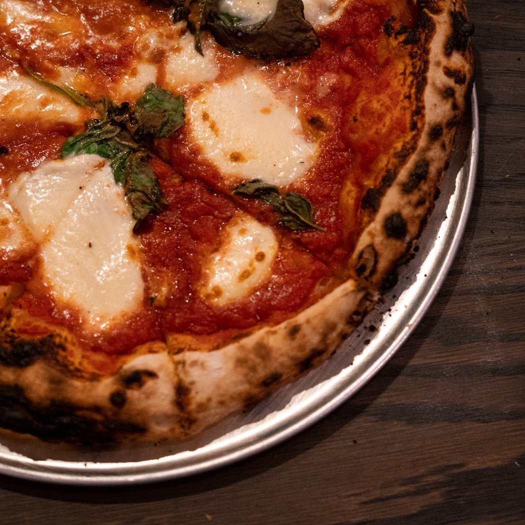 Oliver's Pizzeria 3