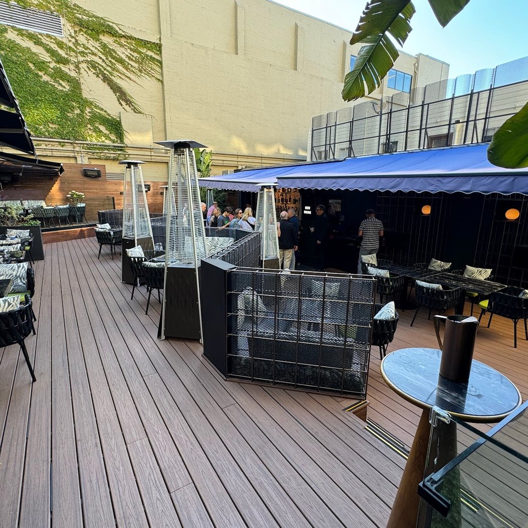 Blue Whale Restaurant & Lounge 2