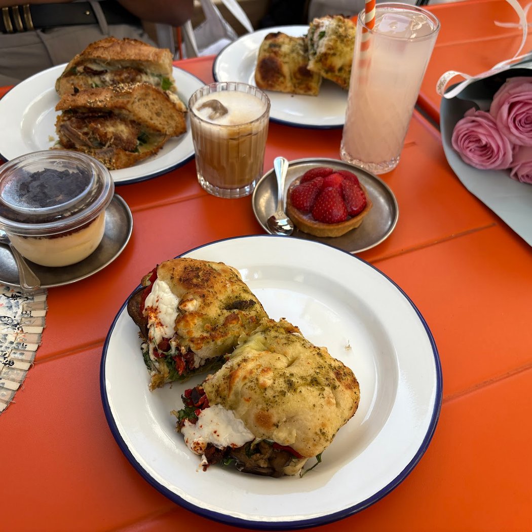 Blondie Coffee Shop 2