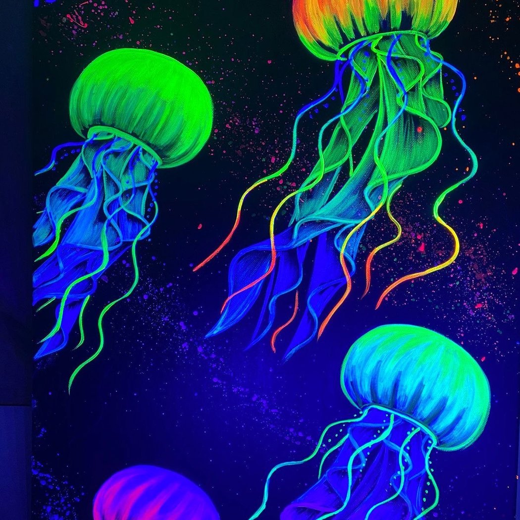 Glow-in-the-dark paint and sip workshop 3