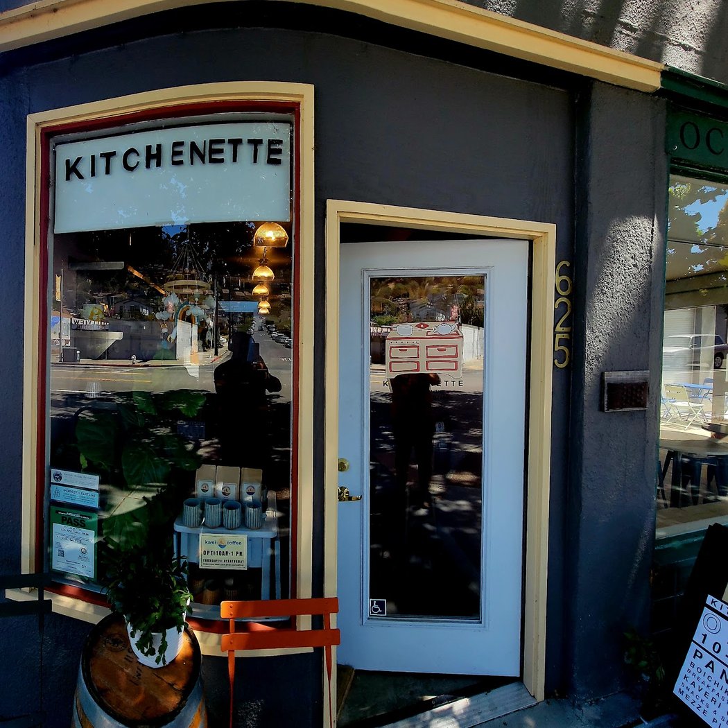 Kitchenette 2