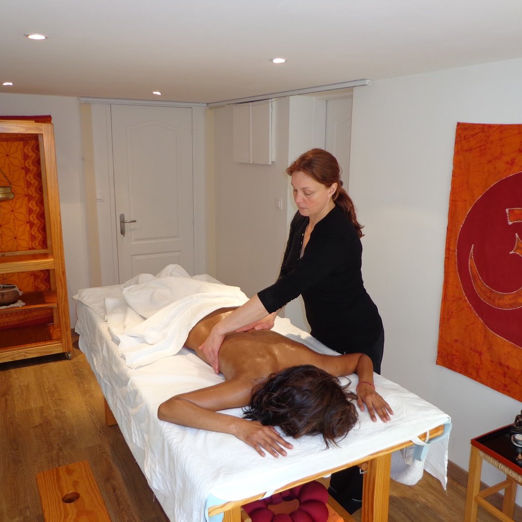 Emmanuelle Latimier Ayurveda Massage 3
