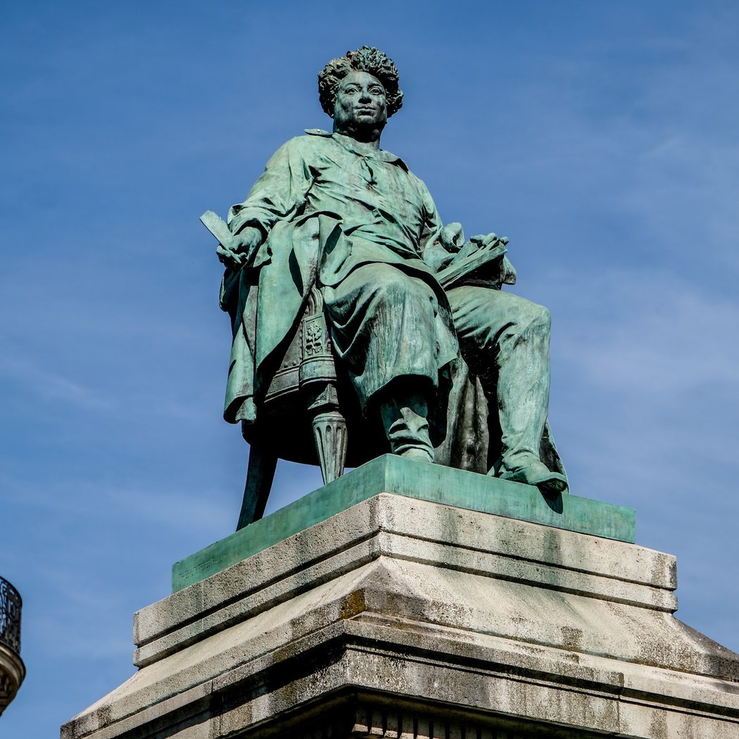 Monument to Alexandre Dumas 1