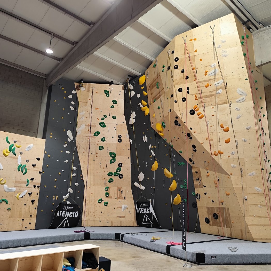 RocToc by Vertical Emotions - Rocòdrom, centre d'escalada a la Bisbal de l'Empordà 2