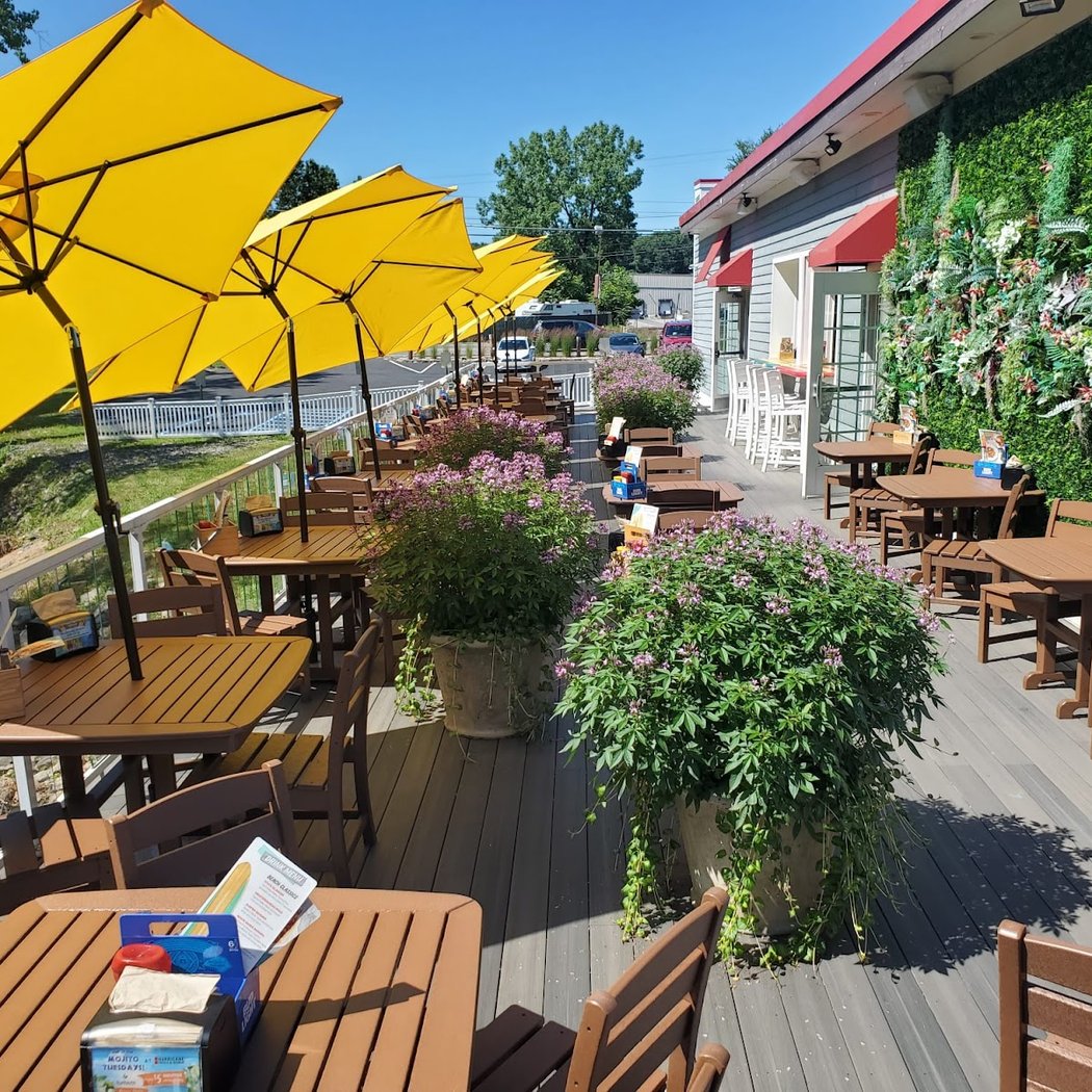 Hurricane Grill & Wings-Newburgh 2