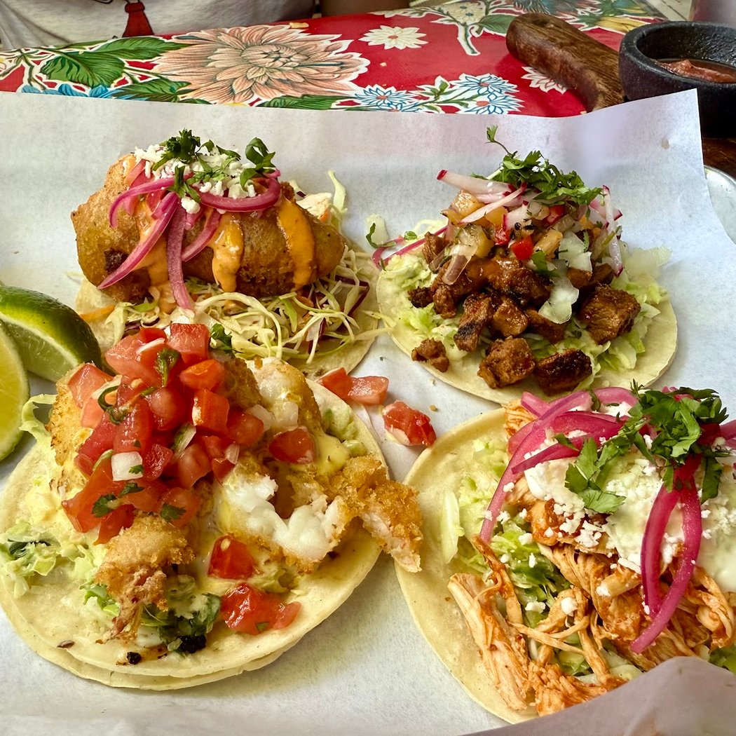 Milagros Happy Hour 1