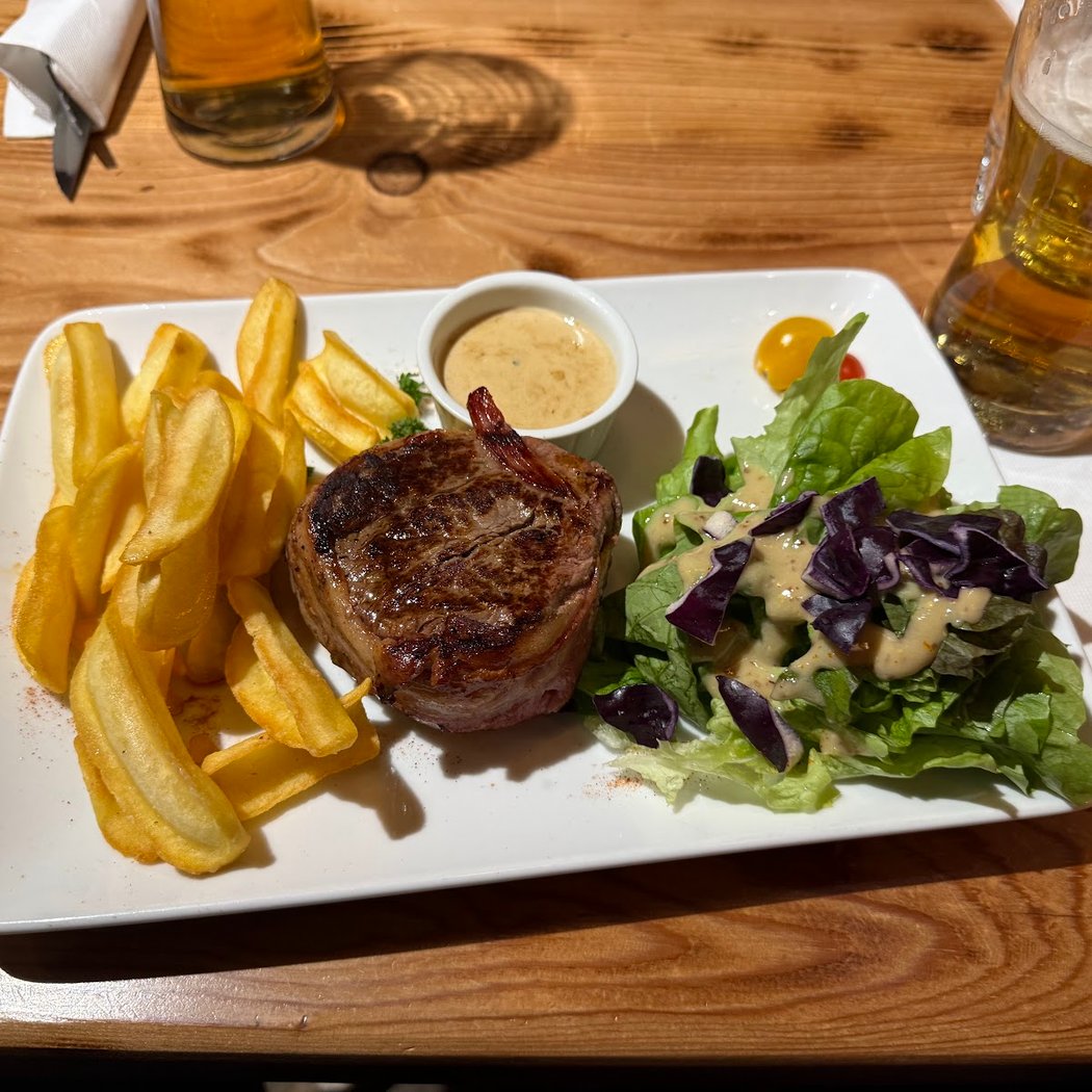 Le Mountain Café 1