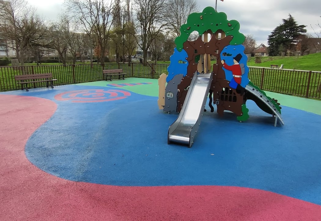 Terrain de jeux du Parc de la Fontaine 1