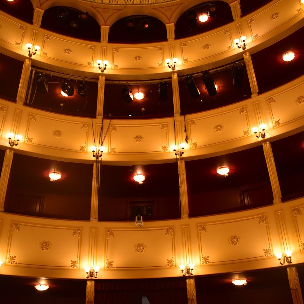 Apollon Theater 1