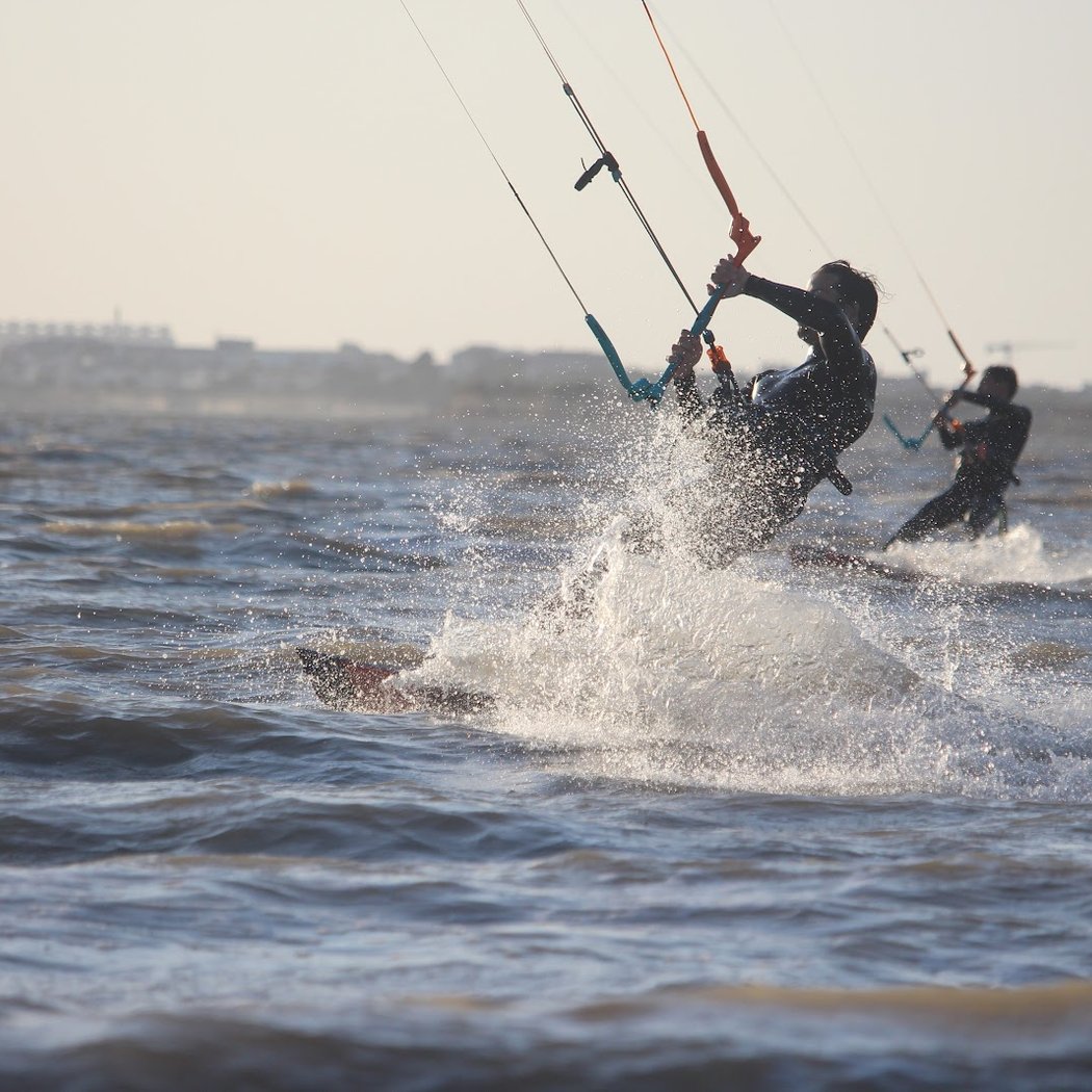Chatelkiteschool , école de kitesurf , wingfoil , bouée tractée , paddles 1