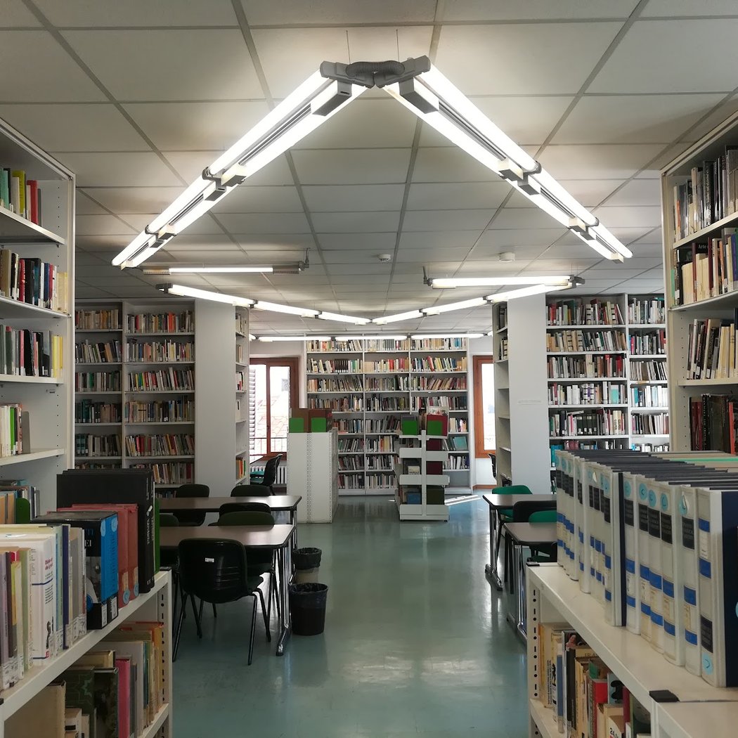Biblioteca Comunale 1
