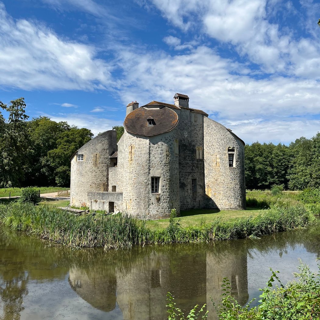 Château De La Chasse 1