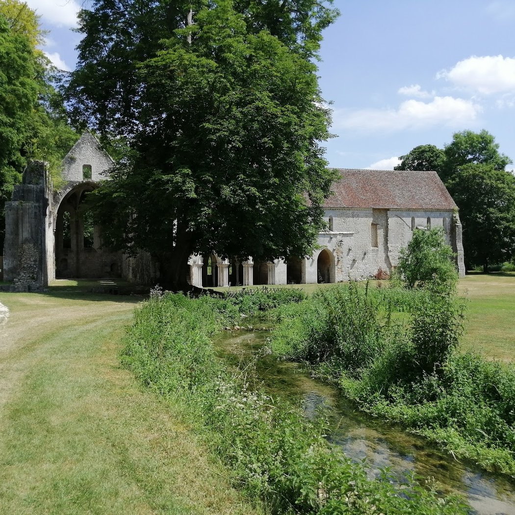 Abbaye Notre-Dame de Fontaine-Guérard 1