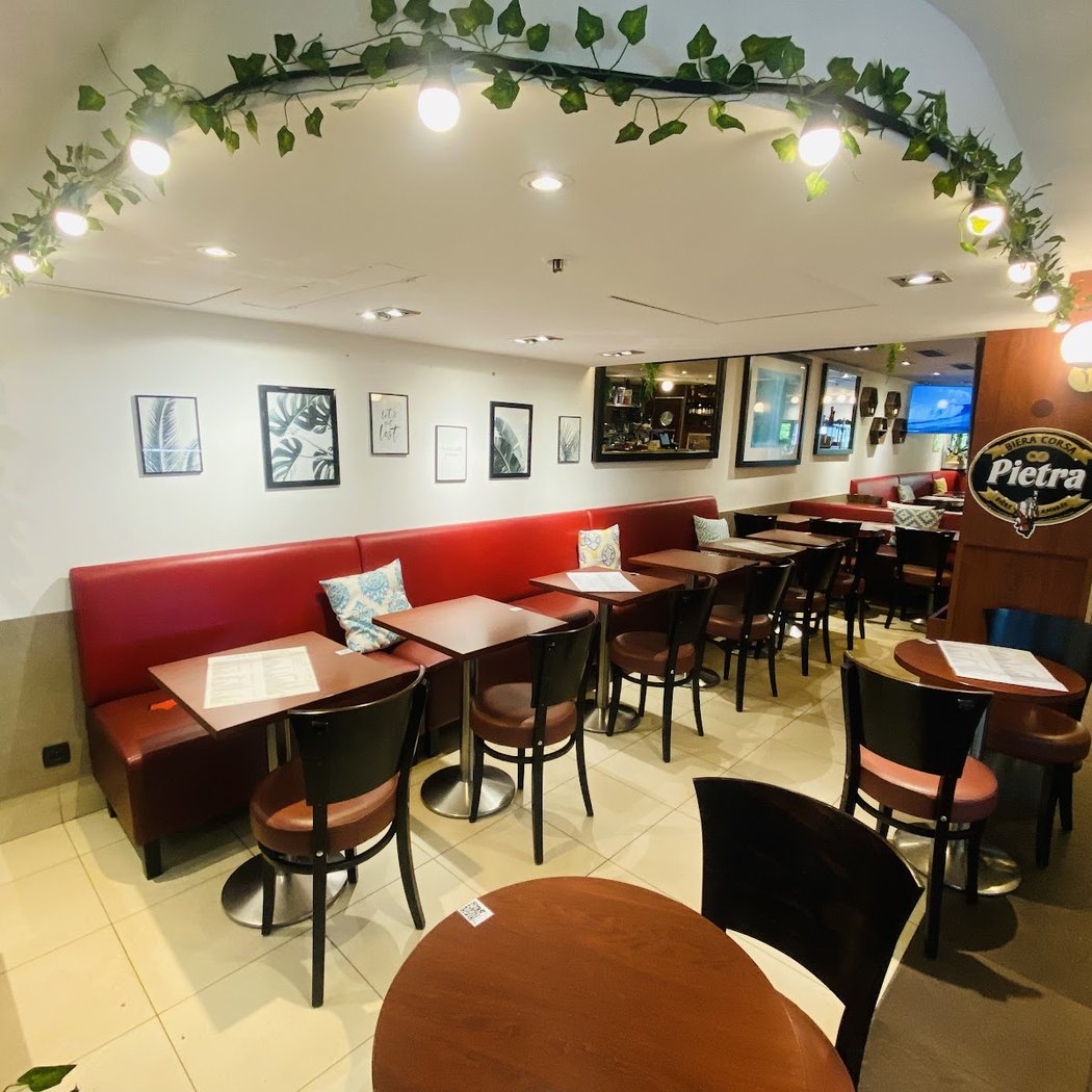 Restaurant, Bar , Café Brasserie La Tour, cuisine traditionnelle, Paris Gare De Lyon , Galerie Gamma 2