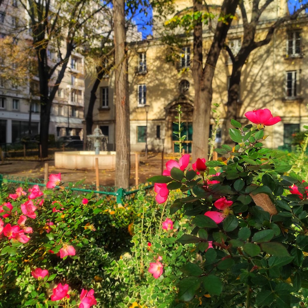 square de la place Étienne-Pernet 1