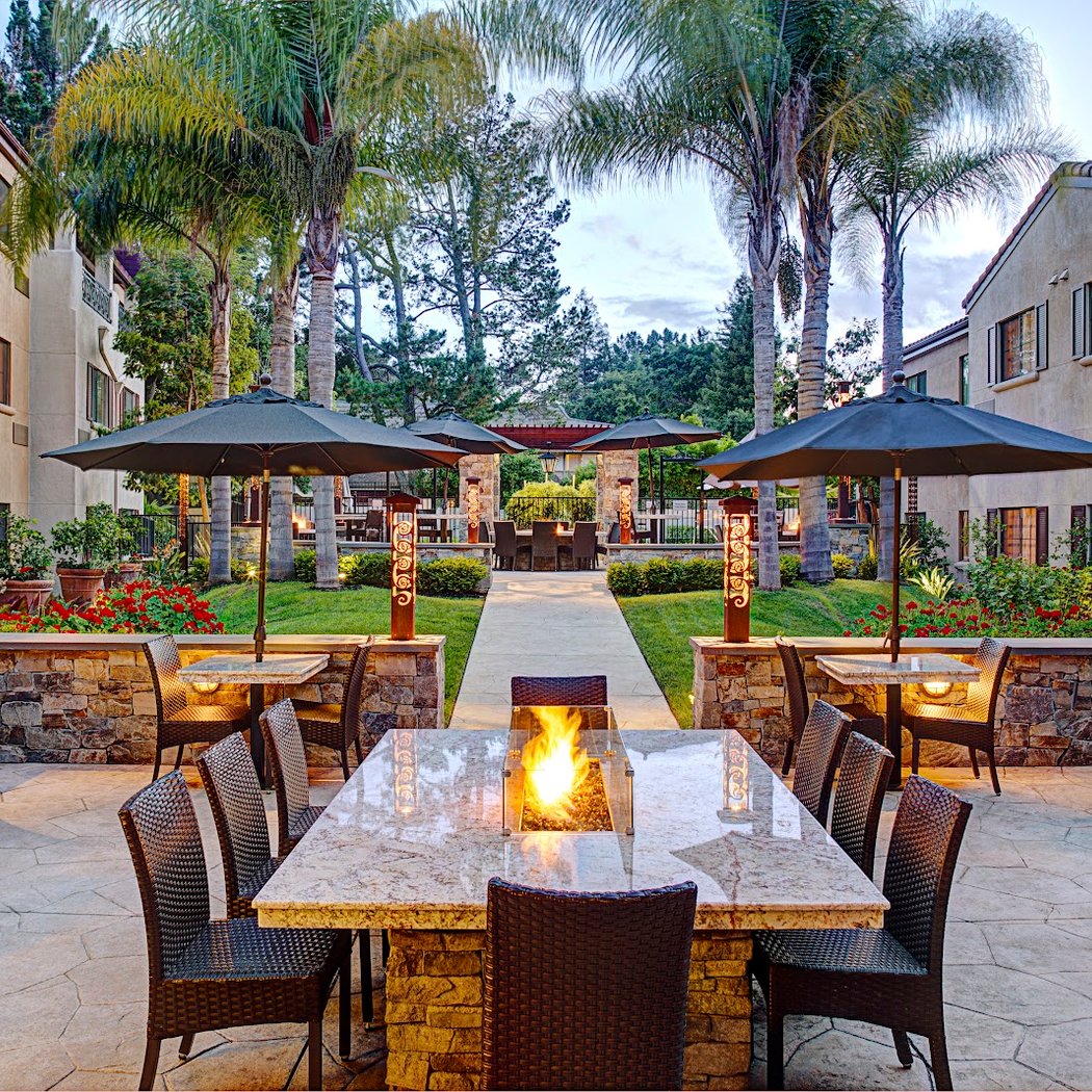 The Courtyard Long Bar & Bistro 1