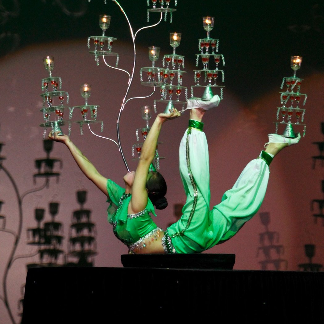 Peking Acrobats 1