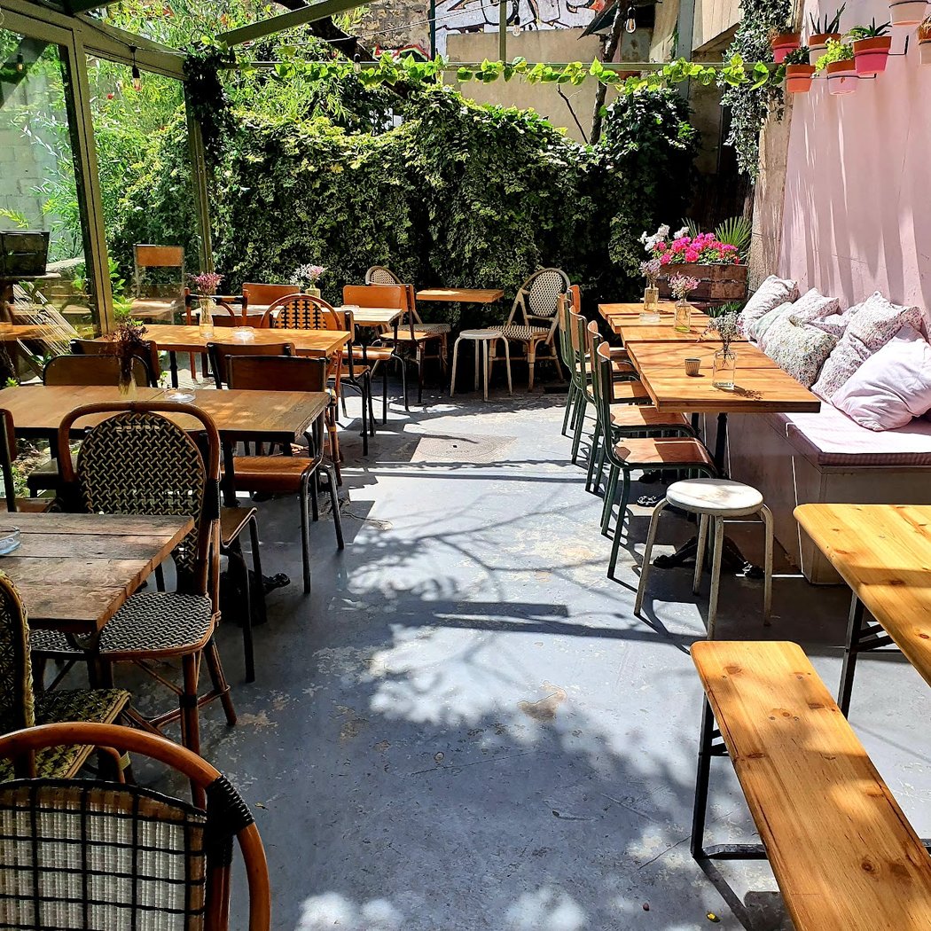 Le Lullaby Bar 2