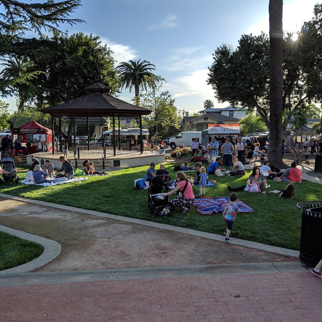Livermore's Thursday Night Farmers Market 3