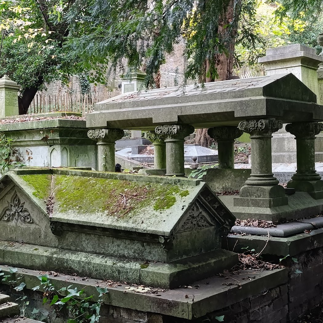 Highgate Cemetery 2