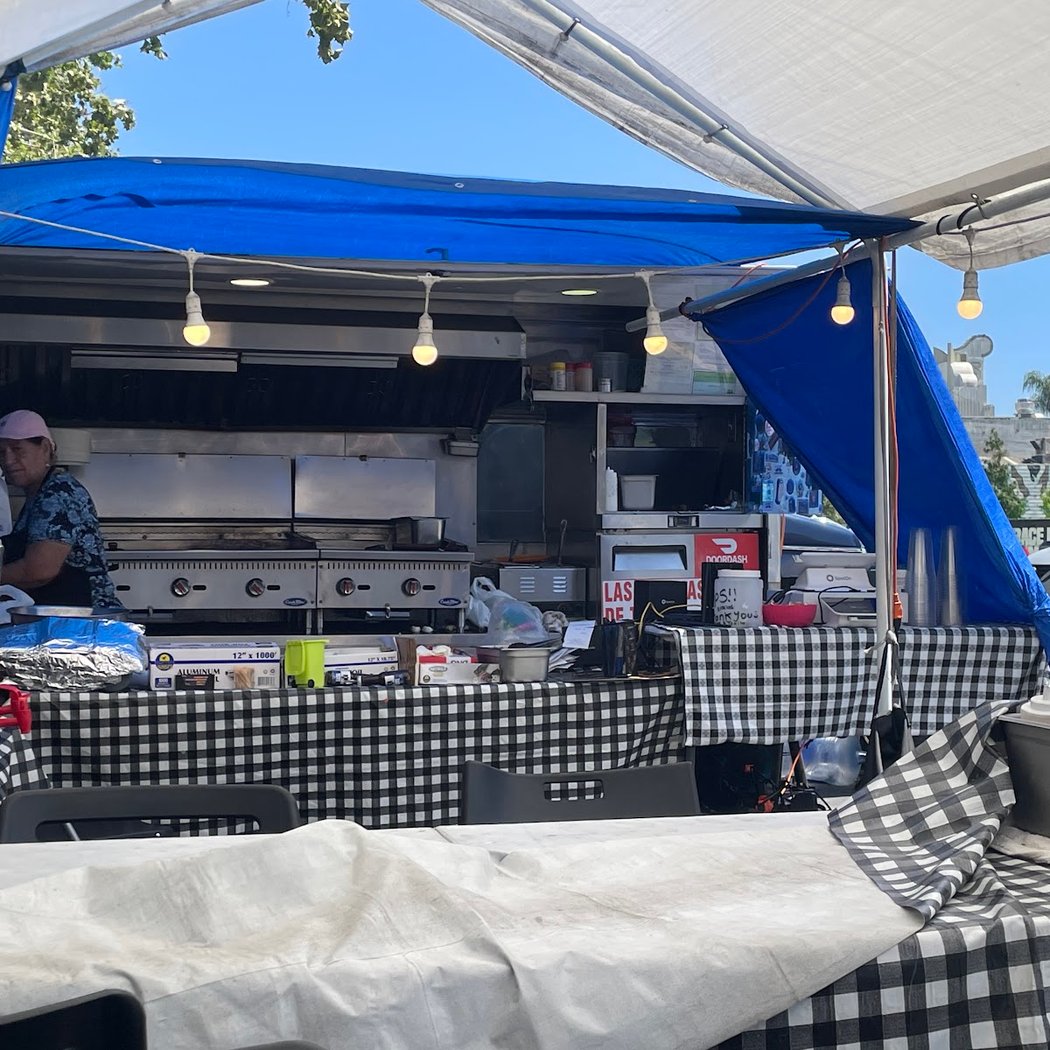 Las Delicias De Toñita Taco Truck 3
