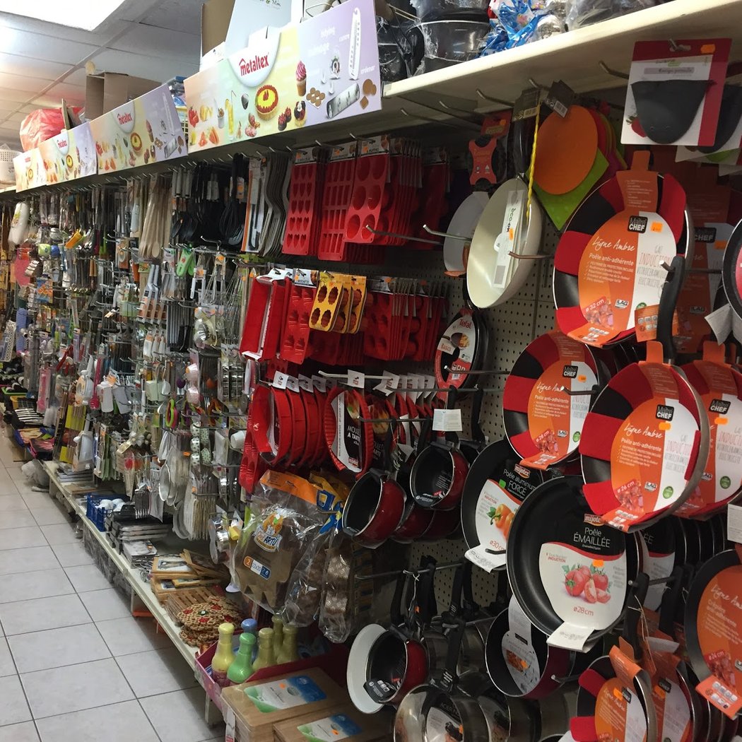 BAZAR & CO 3